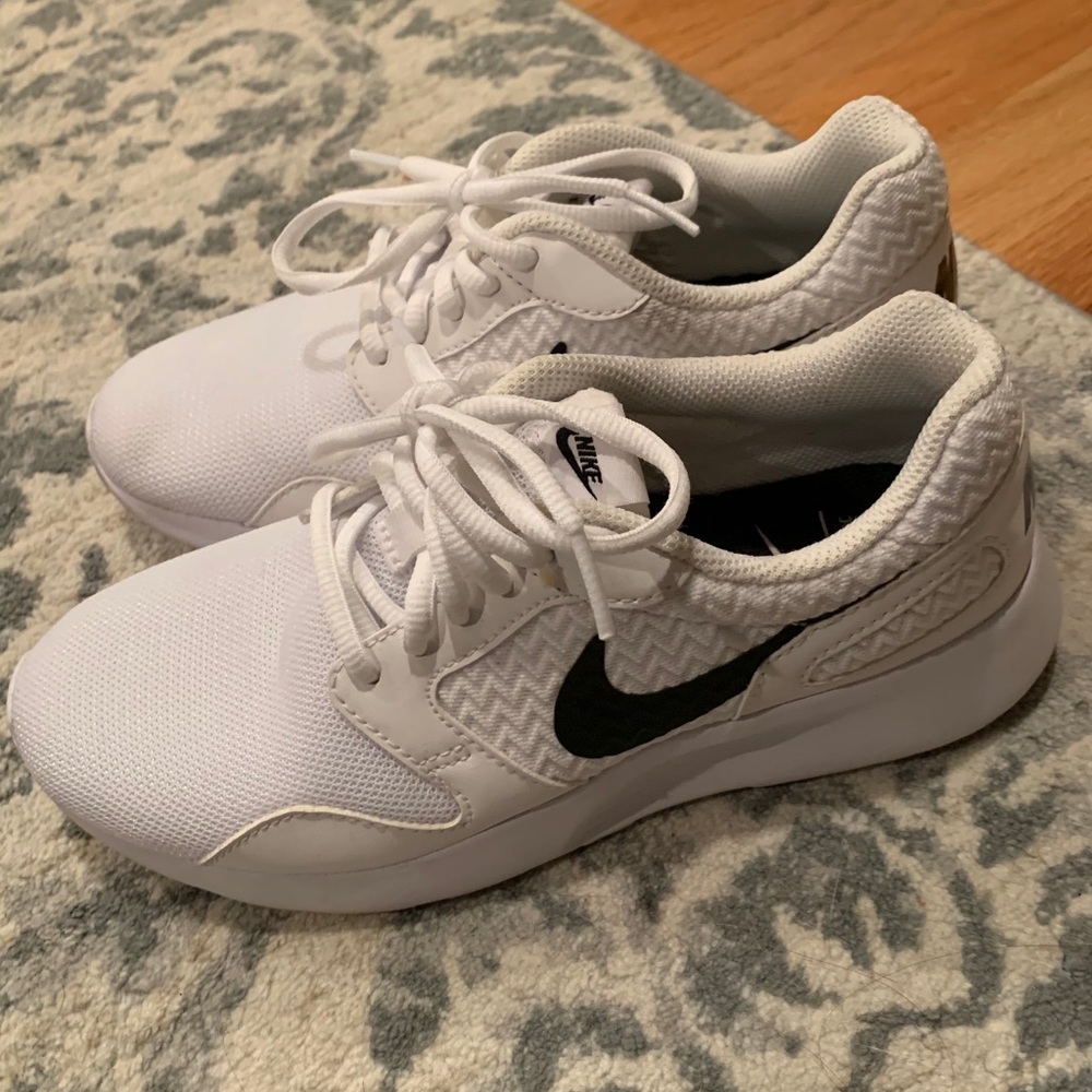 Nike Roshe Sneakers